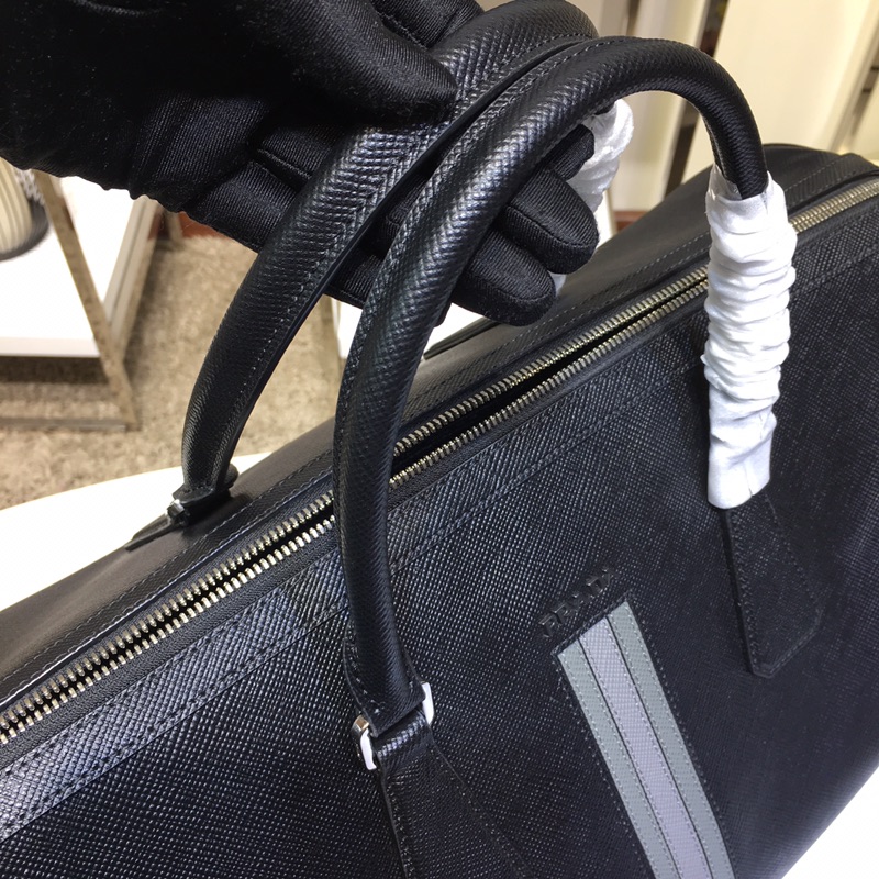 Pra*a travel bags